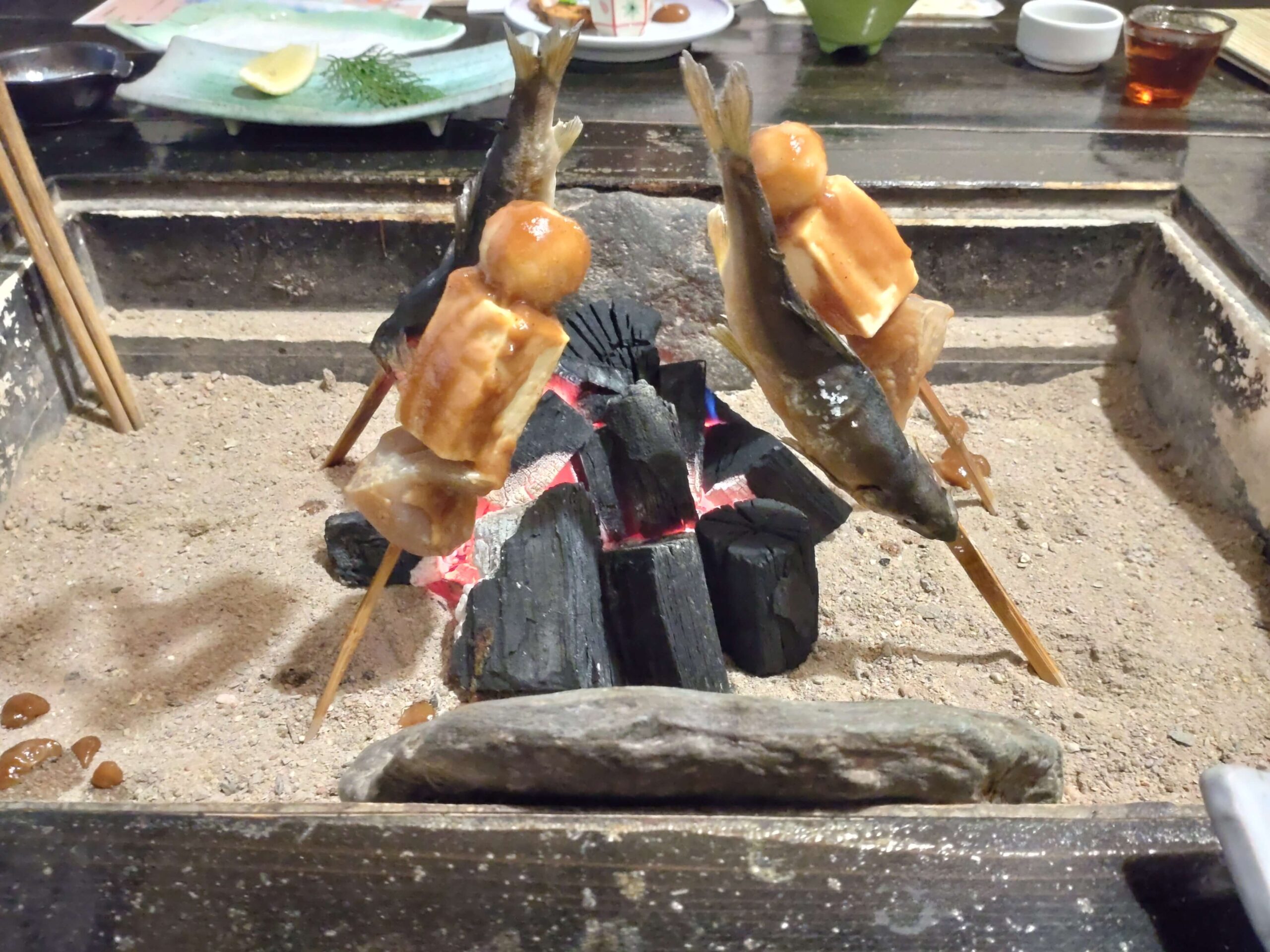 祖谷美人の囲炉裏で郷土料理